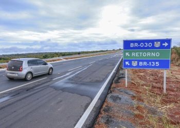 Essa obra mudou tudo pra gente, nosso caminhão quebra menos com o novo asfalto