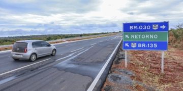 Essa obra mudou tudo pra gente, nosso caminhão quebra menos com o novo asfalto