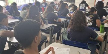 Governo de Minas realiza primeiro teste de redação para o Enem 2025