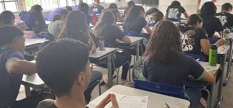 Governo de Minas realiza primeiro teste de redação para o Enem 2025