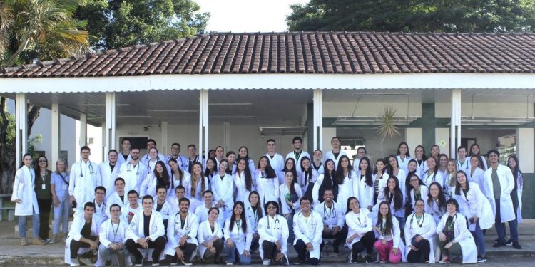 Acadêmicos de Medicina realizam ação de saúde na Unidade Fátima da Univás