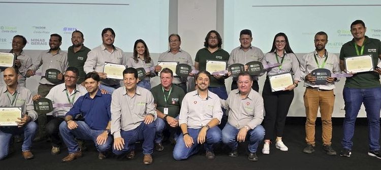 Emater-MG premia funcionários e escritórios com melhor desempenho em 2024