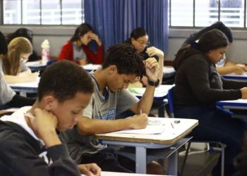 Prazo para estudantes mineiros solicitarem isenção da taxa do Enem é prorrogado até sexta-feira (2/5)