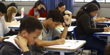 Prazo para estudantes mineiros solicitarem isenção da taxa do Enem é prorrogado até sexta-feira (2/5)