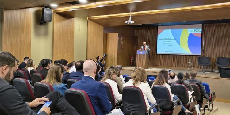 Univás participa do seminário tecnologias que impulsionam o EAD em Brasília