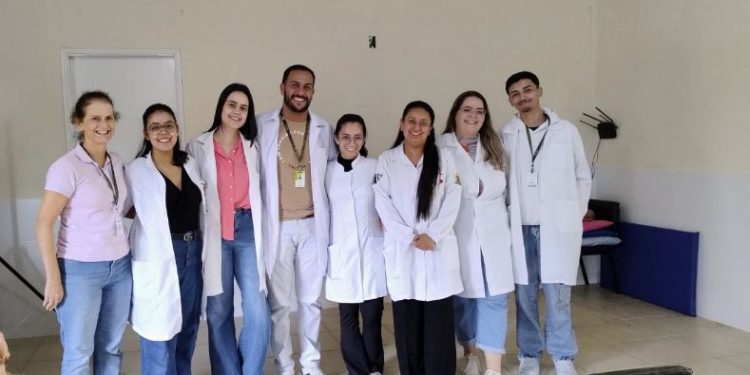 Alunos de Enfermagem realizam capacitação sobre primeiros socorros
