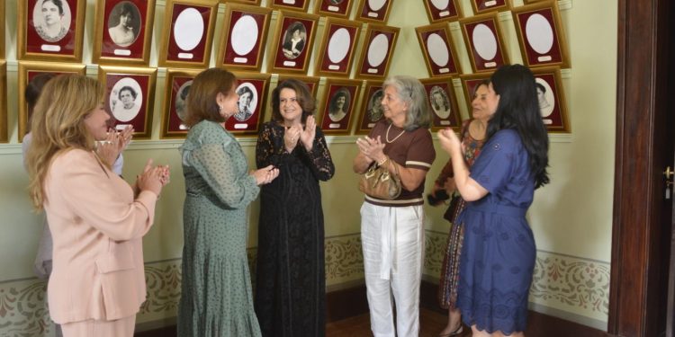 Sala no Palácio da Liberdade revela ausências e homenageia o legado das Primeiras-Damas