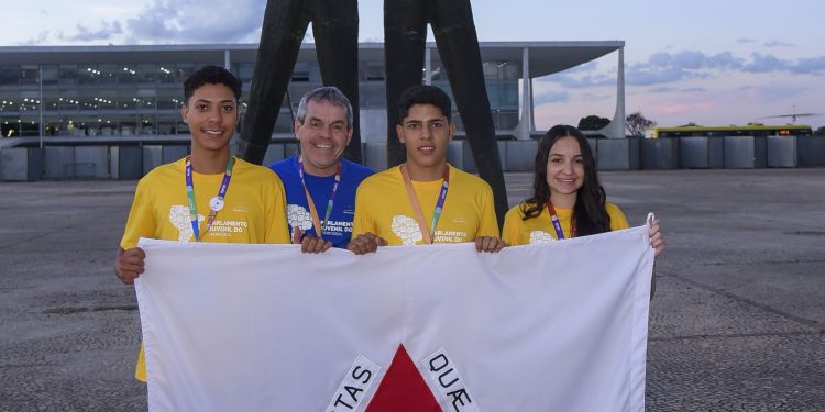 Estudantes mineiros se destacam no Parlamento Juvenil do Mercosul