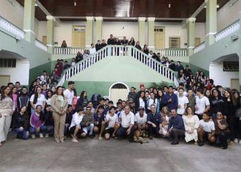 Governador de Minas vistoria escola estadual tombada em Passa Tempo