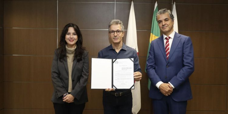 Governo de Minas assina acordo que facilita os processos de regularização