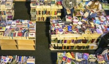 Governo de Minas distribui mais de 17 mil vales-livros para estudantes