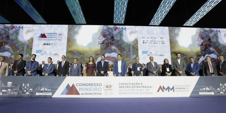 Governo de Minas participa da posse da nova diretoria da Associação Mineira de Municípios