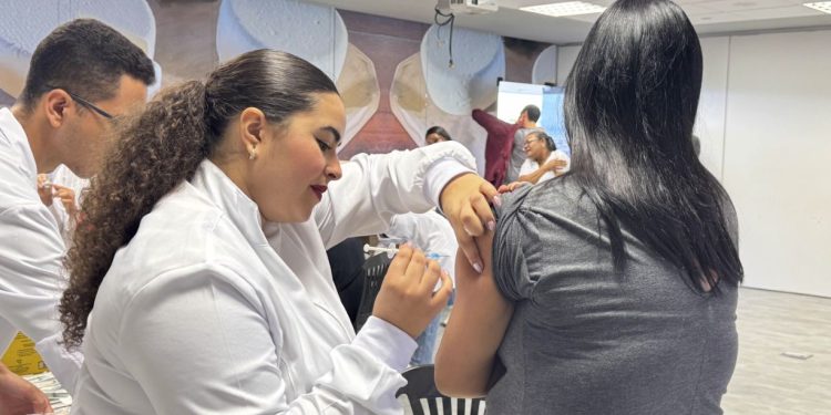 Cidade Administrativa recebe ação de vacinação contra a influenza
