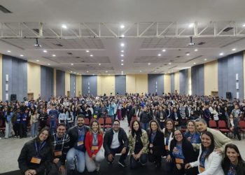 Estudantes da rede estadual participam de formação para intercâmbio pelo Passaporte Mineiro