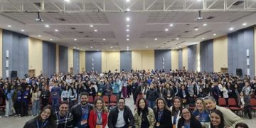 Estudantes da rede estadual participam de formação para intercâmbio pelo Passaporte Mineiro