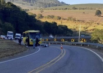 Motociclista morre em colisão com ônibus na rodovia MG-173