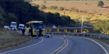 Motociclista morre em colisão com ônibus na rodovia MG-173
