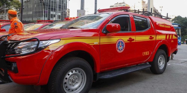 Governo de Minas entrega 43 viaturas ao Corpo de Bombeiros Militar