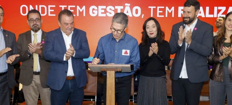 Governo de Minas assina decreto histórico que regulamenta uso da água no campo