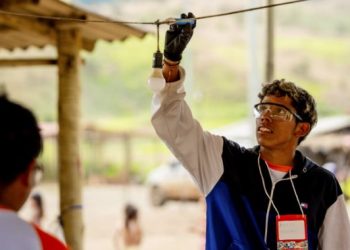 Cemig lança manual bilíngue para indígenas Maxakali