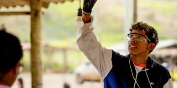 Cemig lança manual bilíngue para indígenas Maxakali