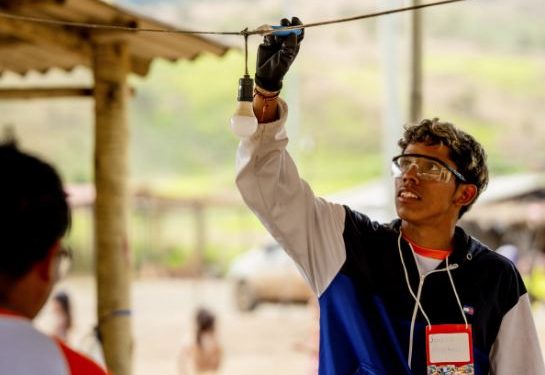 Cemig lança manual bilíngue para indígenas Maxakali