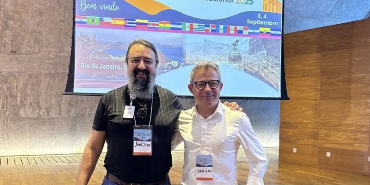 Representantes da Univás participam de Seminário Internacional