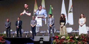 Governador de Minas Gerais participa da abertura do 27º Enacor