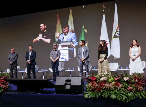 Governador de Minas Gerais participa da abertura do 27º Enacor