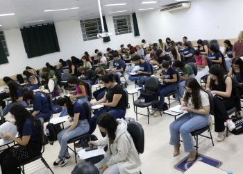 Acadêmicos fazem Prova Integrada do curso de Farmácia na Univás