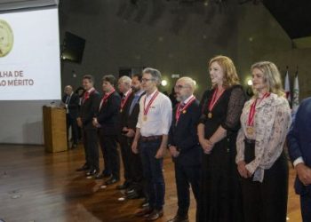 Governo de Minas homenageia personalidades do estado com Medalha de Honra 
