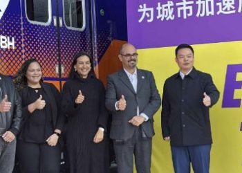 Na China, vice-governador acompanha embarque do primeiro dos novos trens do Metrô da RMBH