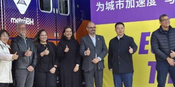 Na China, vice-governador acompanha embarque do primeiro dos novos trens do Metrô da RMBH